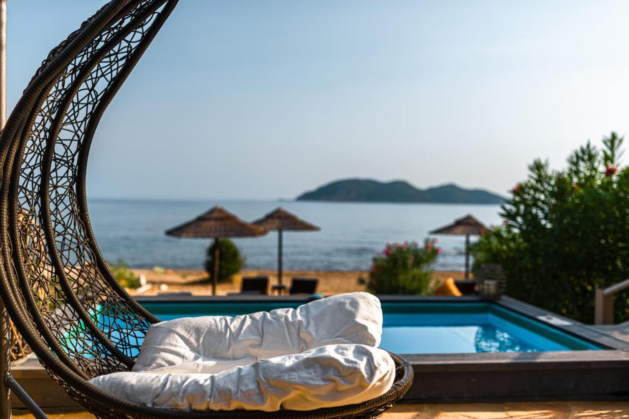 Beachfront Andriana Villa With Mini Pool And Spa Vasilikí Exterior foto